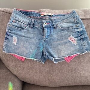 Levi’s shorts with pink crochet trim detail on the pockets